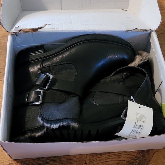 Boots - Picture 3 of 6